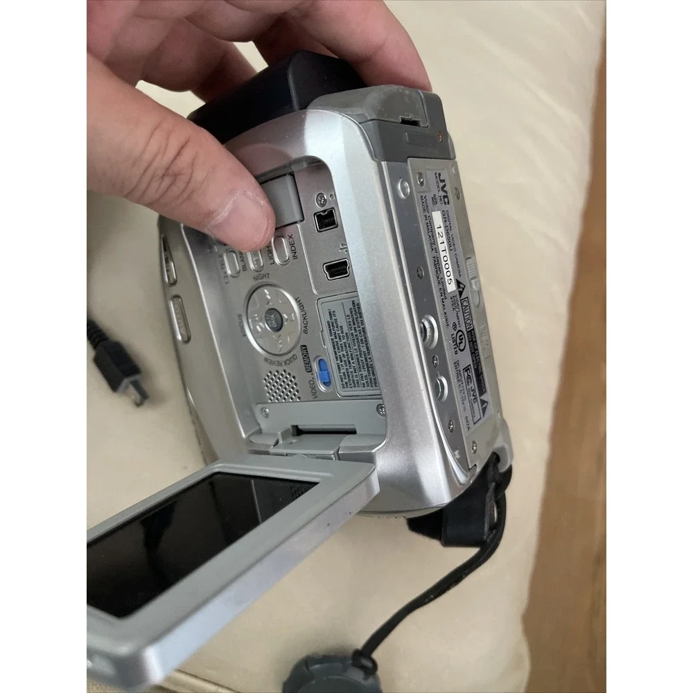 JVC GR-D250U Mini DV Camcorder WITH CHARGER ,c1 , (not Working) Code 6
